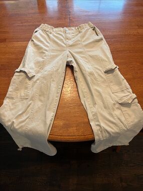 Celebrity Pink Wide Leg Cargo Pants in Light Beige